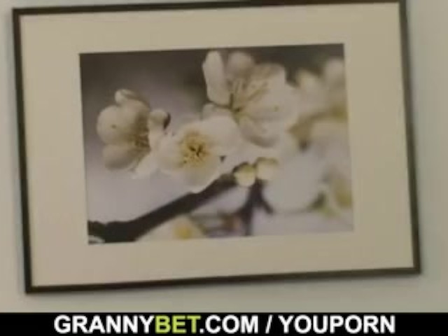 Granny tourist picked up for cock riding